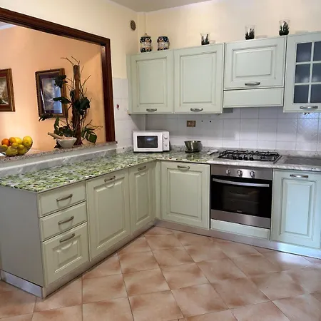 度假居 Con Giardino E Posto Auto