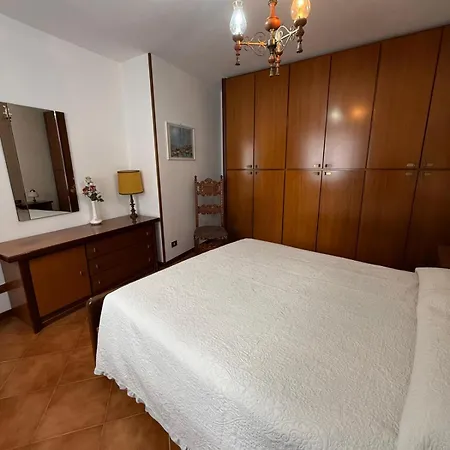 Con Giardino E Posto Auto 迪亚诺马里纳