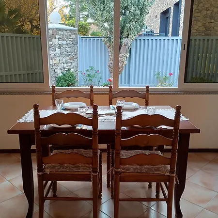 Con Giardino E Posto Auto