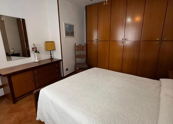 Con Giardino E Posto Auto 迪亚诺马里纳