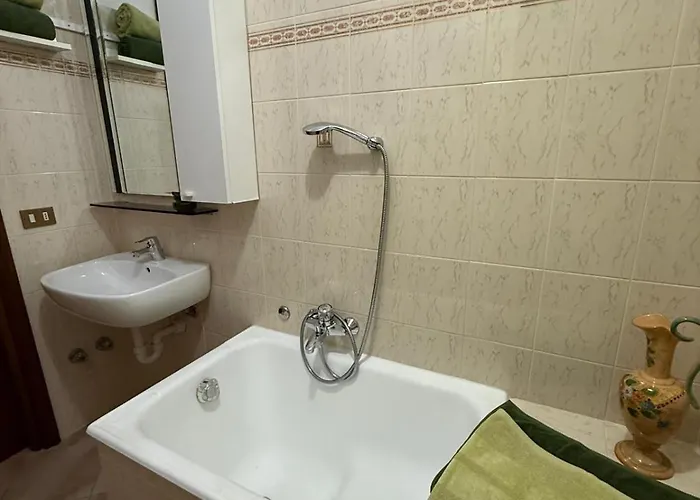 Con Giardino E Posto Auto * 迪亚诺马里纳