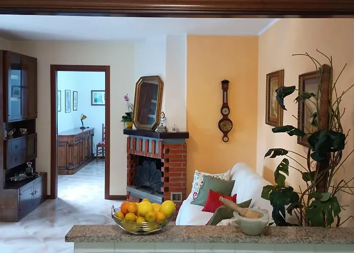 Con Giardino E Posto Auto 迪亚诺马里纳