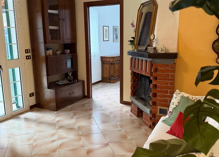 度假居 Con Giardino E Posto Auto