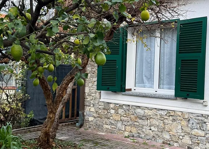 Con Giardino E Posto Auto 度假居