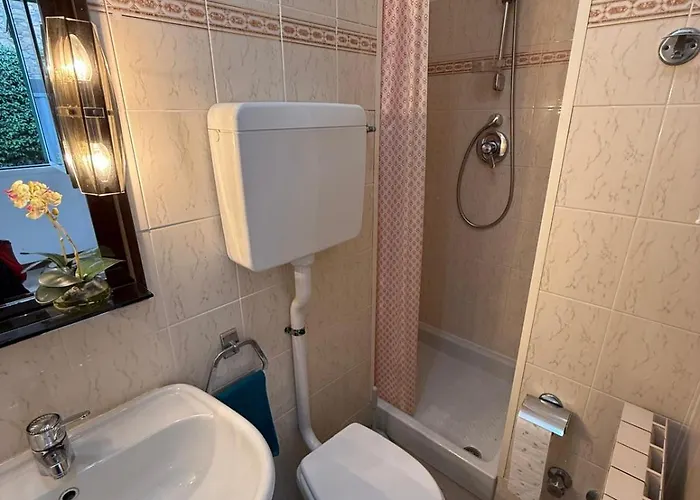 Con Giardino E Posto Auto * 迪亚诺马里纳